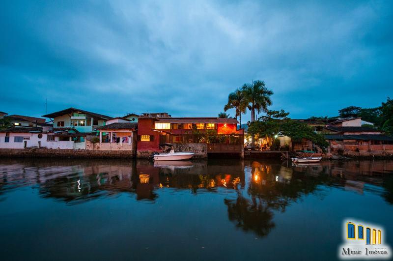 PCH 176 – Linda casa a venda ás margens do Rio Perequê-Açú em Paraty