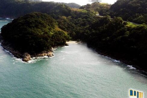 Terreno a venda em Paraty com praia e nascente