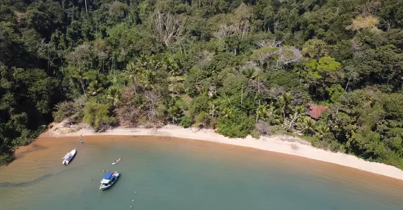 Terreno em área costeira a venda em Paraty