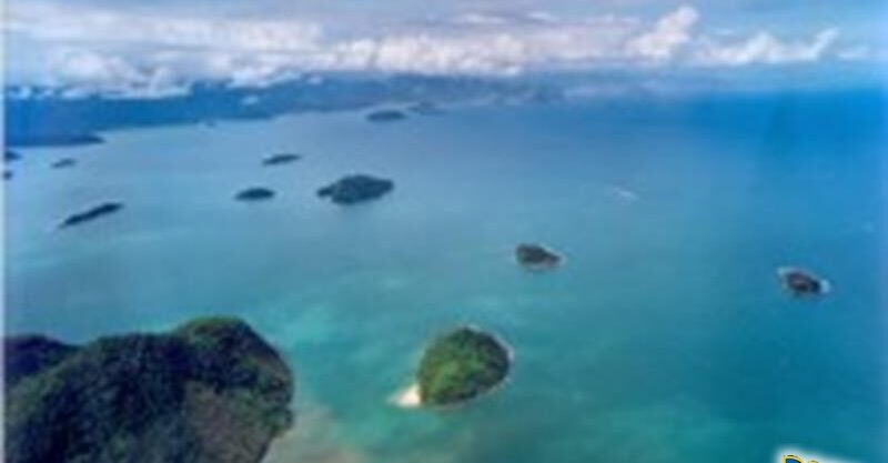 Ilha a venda em Paraty com bela praia. Próxima do continente o que permite puxar luz, é relativamente próxima ao centro. Ilhas a Venda em Paraty