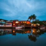 Linda casa localizada as margens Rio Perequê-Açú com acesso direto ao mar próximo ao Centro Histórico a venda em Paraty.