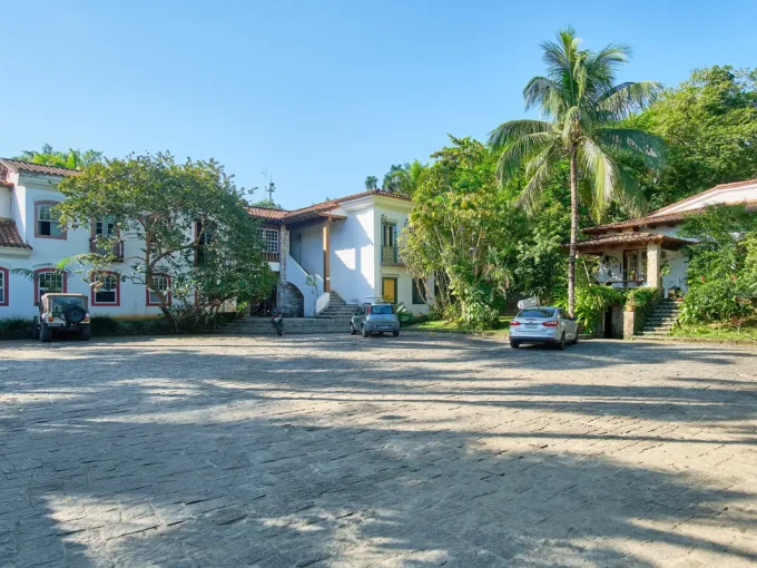 Casa a venda em Paraty em condomínio às margens Rio Perequê-Açú, Ótima casa próximo ao Centro Histórico de Paraty.