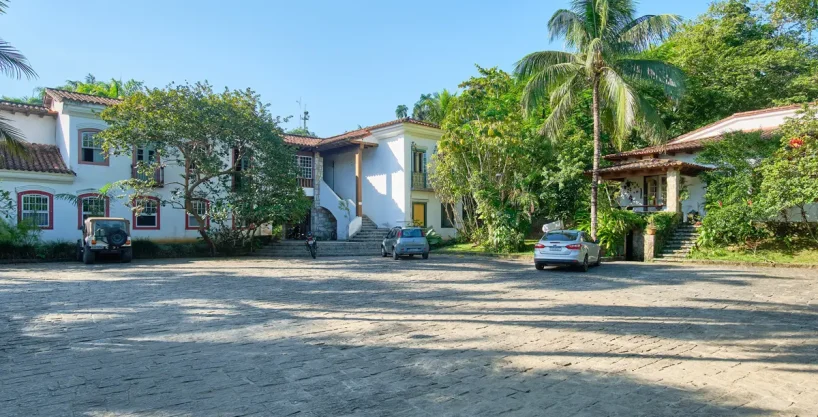 Casa a venda em Paraty em condomínio às margens Rio Perequê-Açú, Ótima casa próximo ao Centro Histórico de Paraty.