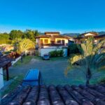 Casa em Condominio a 700m do Centro Historico com acesso individual de garagem e portao social para rua a Venda em paraty.