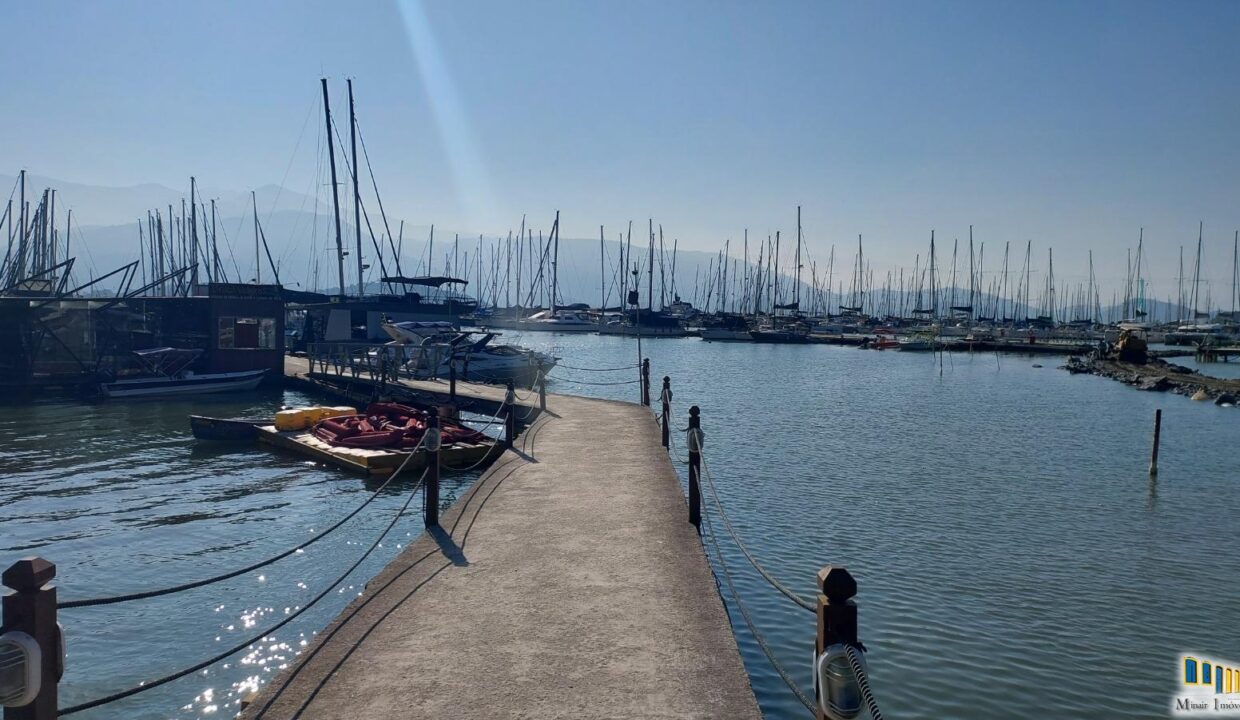 casa-completamente-reformada-condominio-com-marina (1)