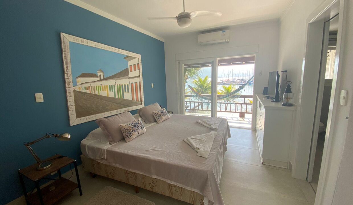 casa-completamente-reformada-condominio-com-marina (22)