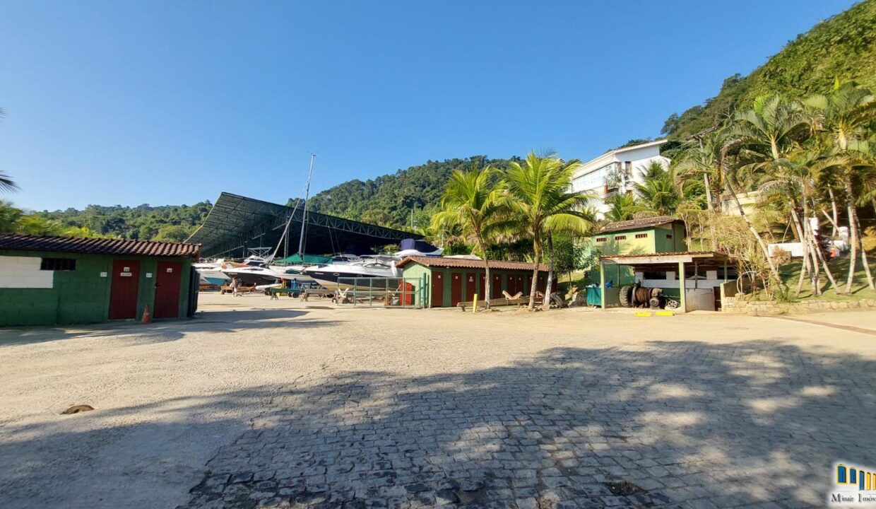 casa-completamente-reformada-condominio-com-marina (4)