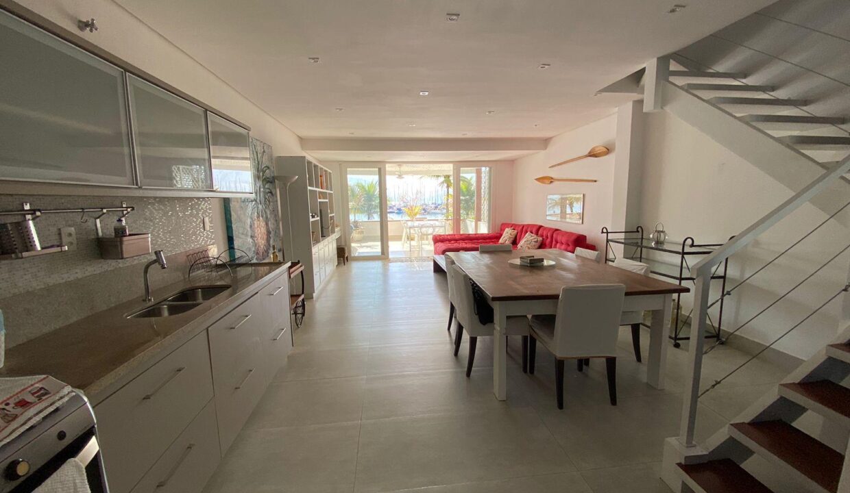 casa-completamente-reformada-condominio-com-marina (6)