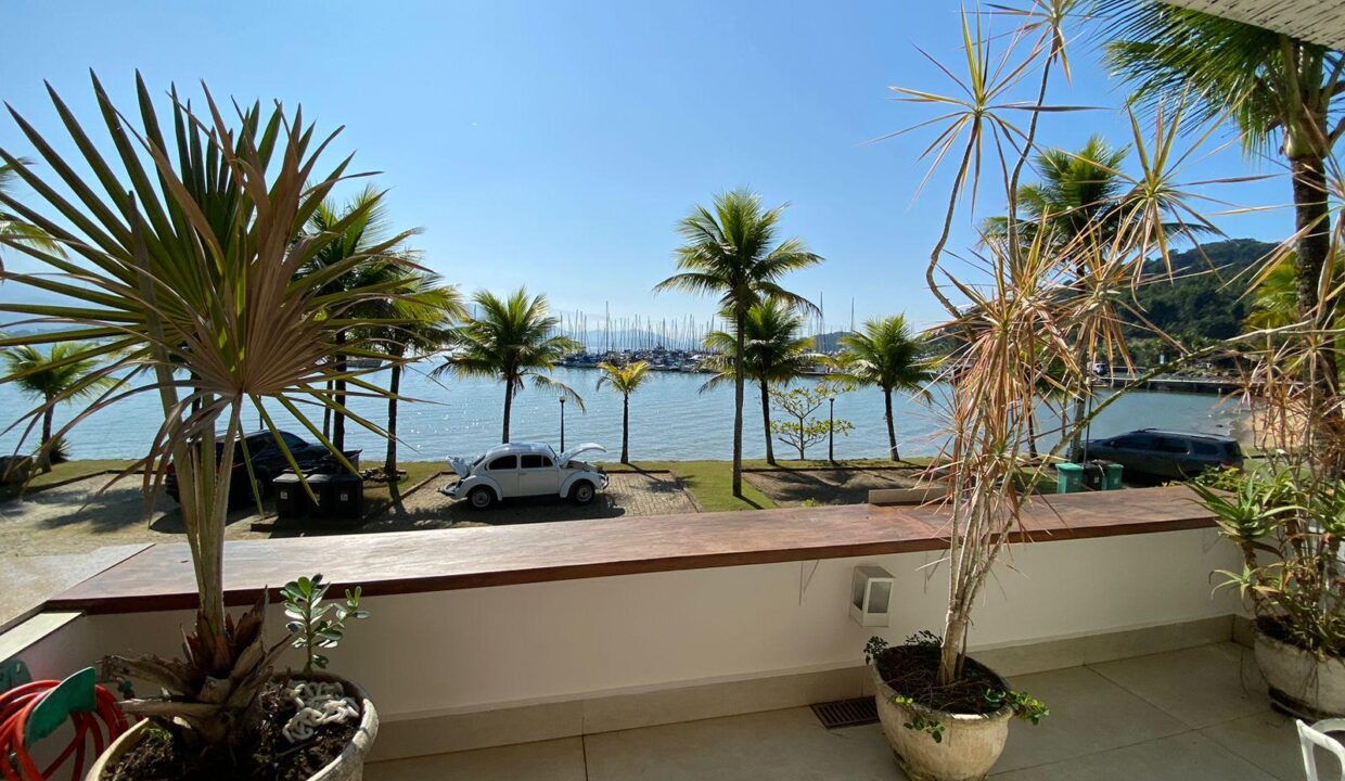 casa-completamente-reformada-condominio-com-marina (9)