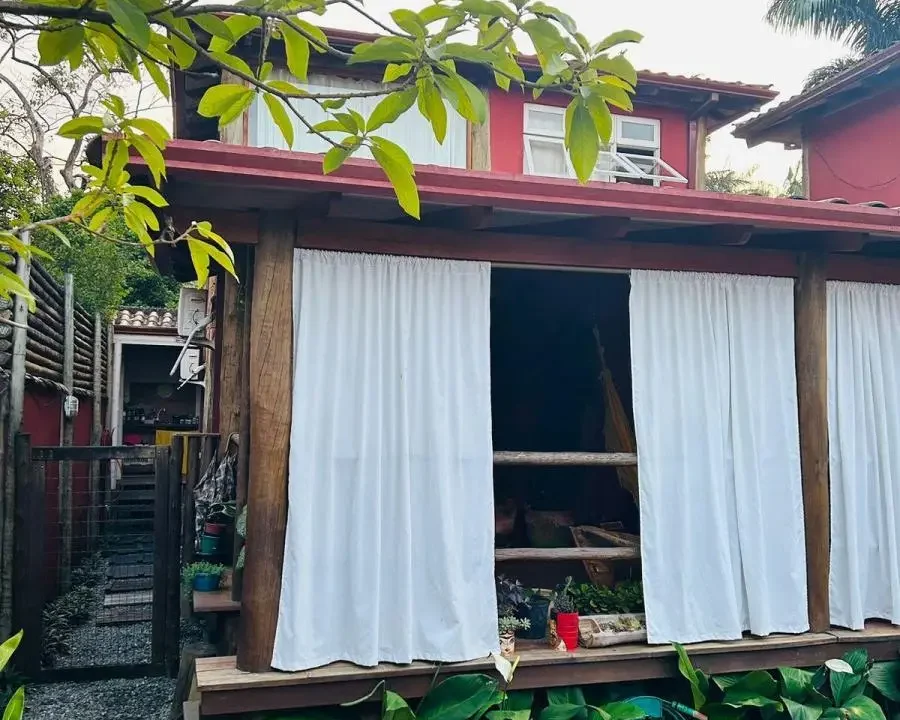 Belíssima casa com 2 quartos em condomínio fechado no valorizado bairro Caborê próximo ao centro venda em Paraty no RJ. (1)