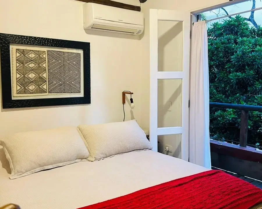 Belíssima casa com 2 quartos em condomínio fechado no valorizado bairro Caborê próximo ao centro venda em Paraty no RJ. (11)