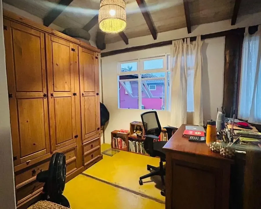 Belíssima casa com 2 quartos em condomínio fechado no valorizado bairro Caborê próximo ao centro venda em Paraty no RJ. (3)