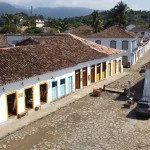 Casa histórica de alto padrão com localização estratégica com acesso por carro no a venda Centro Histórico de Paraty.
