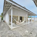 Casa com amplo quintal próximo da entrada da cidade no bairro Vila Colonial a venda em Paraty no Rio de Janeiro.