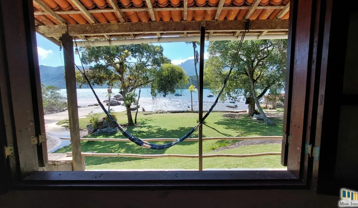 mamangua fachada 1 foto janela quarto